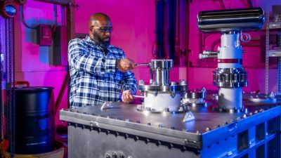 Fermilab teams up with small business RadiaBeam to help commercialize advanced accelerators